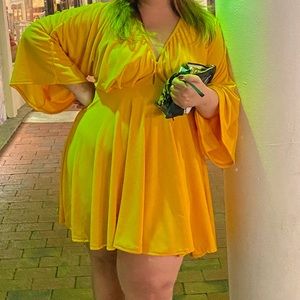Beautiful sexy plus size yellow ⭐️ boohoo dress bell sleeve ❤️